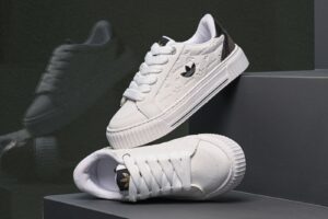 ADIDAS COMPACT - AD102