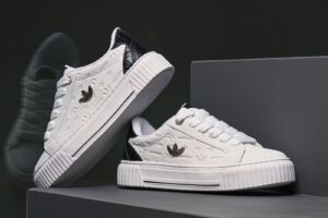 ADIDAS COMPACT - AD102