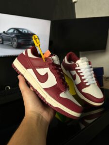 NIKE SB DUNK LOW