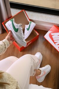 NIKE BLAZER LOW 77