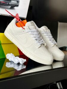 NIKE SB DUNK LOW
