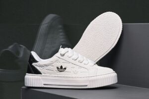 ADIDAS COMPACT - AD102